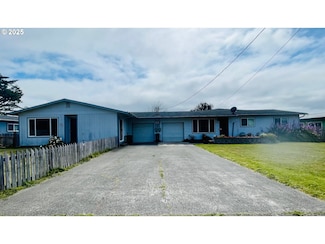 755 735 Bluff Ave, Bandon, OR 97411
