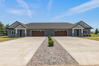605 W Colfax St, Parkers Prairie, MN 56361