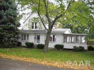 305 Barney St, Henry, IL 61537