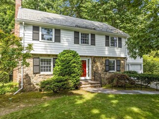 33 Thackeray Rd, Wellesley Hills, MA 02481