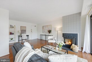 4360 Cherry Hill Rd Unit 203, Arlington, VA 22207