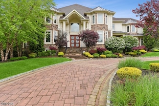 14 Michele Ln, Livingston, NJ 07039