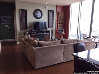 600 E Market St Unit 2512, San Antonio, TX 78205