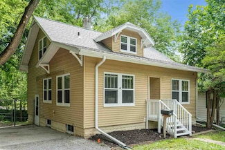 815 River St, Iowa City, IA 52246