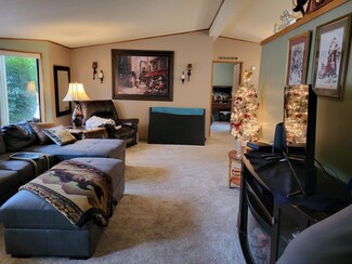 1856 Hazelwood Dr, Grants Pass, OR 97527