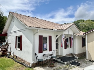 205 W Harp St, Manchester, TN 37355