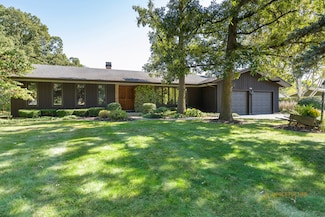 8N465 Shady Ln, Elgin, IL 60124