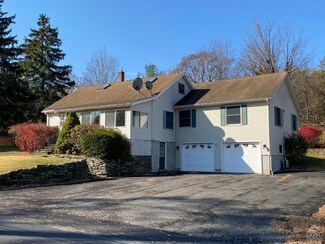 511 Roxbury Rd, Hudson, NY 12534