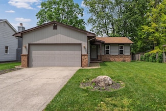 2220 Surreygate Dr, Columbus, OH 43235