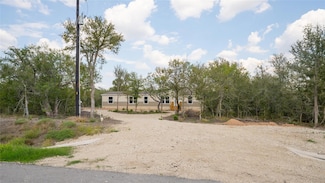 123 Baylen Clifton Ln, Lockhart, TX 78644