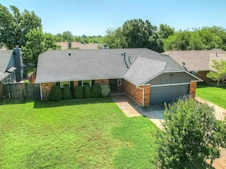 1008 S Neptune Rd, Edmond, OK 73003