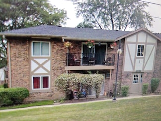 16W515 79th St Unit 3B-208, Willowbrook, IL 60527