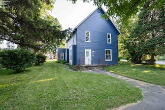 107 W 1st St, Woodville, OH 43469