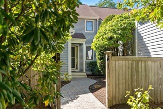 36 Pickwick Way, Wayland, MA 01778