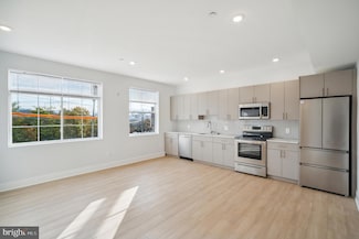 646 N 32nd St Unit 5, Philadelphia, PA 19104