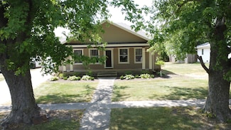 618 S Thomas St, Gilman, IL 60938