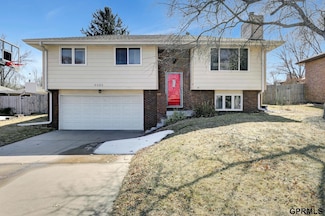 6025 Robin Rd, Lincoln, NE 68516