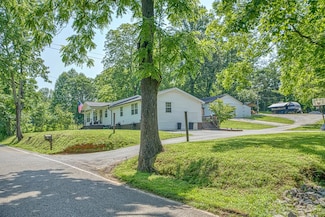 1236 Swamp Rd, Sparta, TN 38583