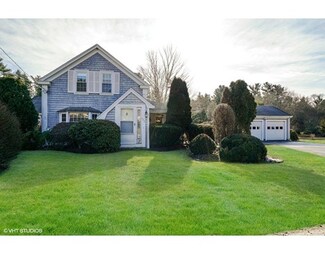 422 High St, Rochester, MA 02770