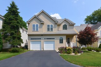 8 Queen of Roses Ln, Uxbridge, MA 01569