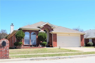 1021 Iron Horse Dr, Saginaw, TX 76131
