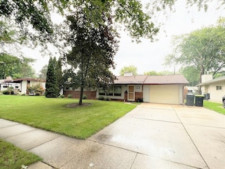 1313 Airfield Ln, Midland, MI 48642