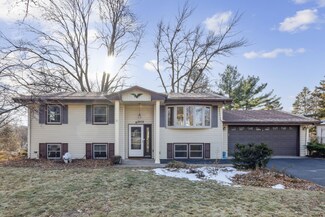 2438 Oak St, Saint Paul, MN 55110