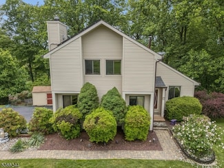 48 Blossom Rd, Hampton, NJ 08827
