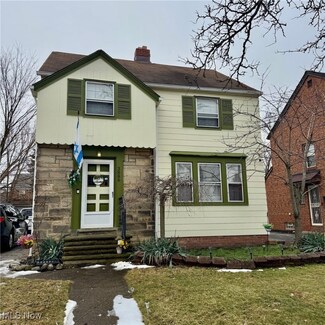 3886 Grosvenor Rd, Cleveland, OH 44118