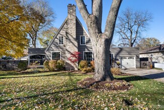 27 S Evanslawn Ave, Aurora, IL 60506