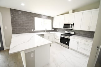 1114 W Northgate Dr, Irving, TX 75062