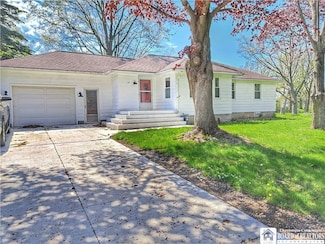 33 Wright Park Dr, Dunkirk, NY 14048