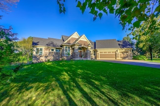 278 Saint Annes Pkwy, Hudson, WI 54016