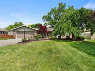 1122 Pinehurst Dr, Fort Wayne, IN 46815
