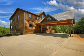 406 Hope Dr, Blue Ridge, GA 30513