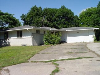 201 Maple St, Hardin, MO 64035