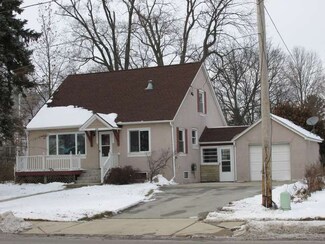 528 E Lincoln Ave, Hinckley, IL 60520