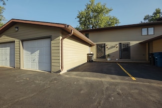 1535 Witzel Ave Unit B, Oshkosh, WI 54902