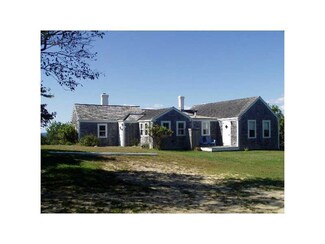 830 Beacon Hill Rd, New Shoreham, RI 02807