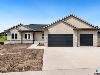 2301 S Red Oak Ave, Sioux Falls, SD 57110