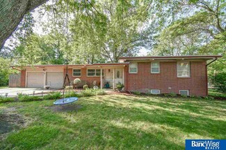 5801 Margo Dr, Lincoln, NE 68510