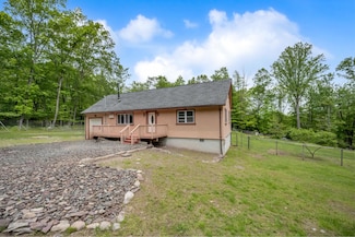 233 Vista Rd, Cresco, PA 18326