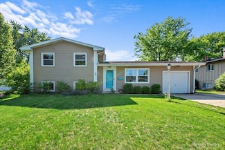 860 Darlington Ln, Crystal Lake, IL 60014