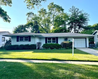 1614 Evergreen St, Saint Charles, IL 60174