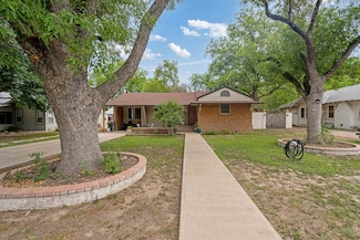 215 W Duke St, Del Rio, TX 78840