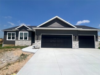 6916 Rock Wood Dr SW, Cedar Rapids, IA 52404