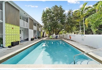 6805 SW 88th St Unit 15, Pinecrest, FL 33156
