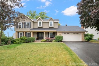 2223 Stonegate Ln, Wheaton, IL 60189