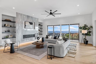 3839 Horizon View Way, Santa Rosa, CA 95404