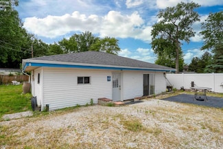 10084 Scott St, Oak Harbor, OH 43449